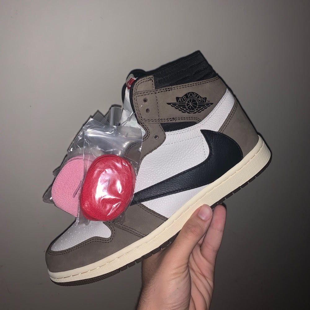 Jordan 1 High Travis Scott